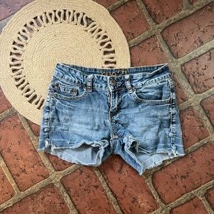 Rue21 factory distressed denim shorts C10-10